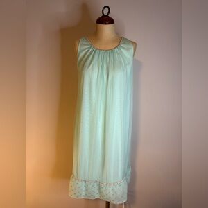 Vintage 1960’s Seafoam light green Peignor nightgown slip size small